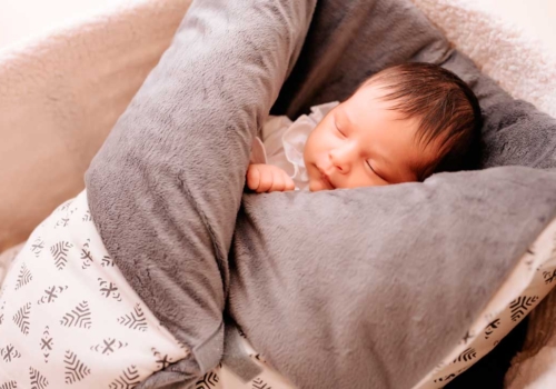 ¿Cuándo un bebé empieza a dormir toda la noche?