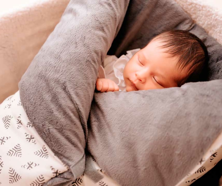 ¿Cuándo un bebé empieza a dormir toda la noche?