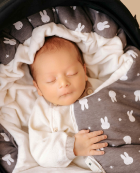 ¿Cuáles son los accesorios esenciales para pasear con un bebé en invierno?