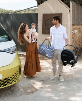 ¿Es seguro que tu bebé duerma en la silla del coche?