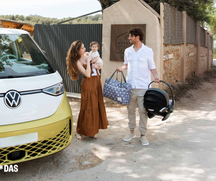 ¿Es seguro que tu bebé duerma en la silla del coche?