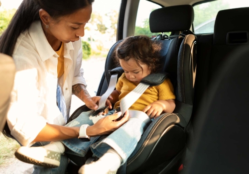 Mi bebé se marea en el coche: por qué ocurre y qué puedes hacer