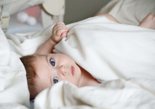 ¿Cómo vestir a tu bebé las primeras semanas de vida?