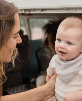 Cómo vestir a tu bebé en primavera