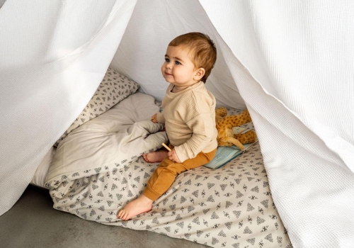 Cómo vestir la cuna en invierno: ¿fundas nórdicas, edredón o sacos?