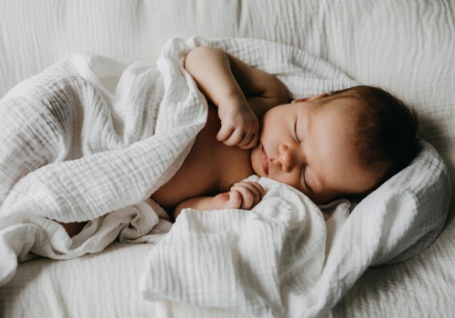 7 consejos para que tu bebé duerma bien en verano