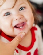 Cómo dormir a los bebés: ¿compartir cama o habitación?