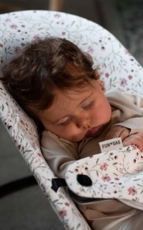 Dormir fuera de casa con tu bebé: cómo ayudarle a descansar mejor