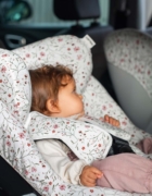 ¿Cómo colocar la funda o cojines impermeables a la trona Stokke Tripp Trapp?