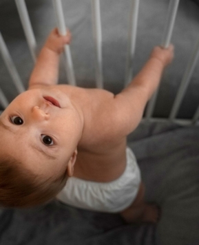 ¿Por qué mi bebé no duerme toda la noche?