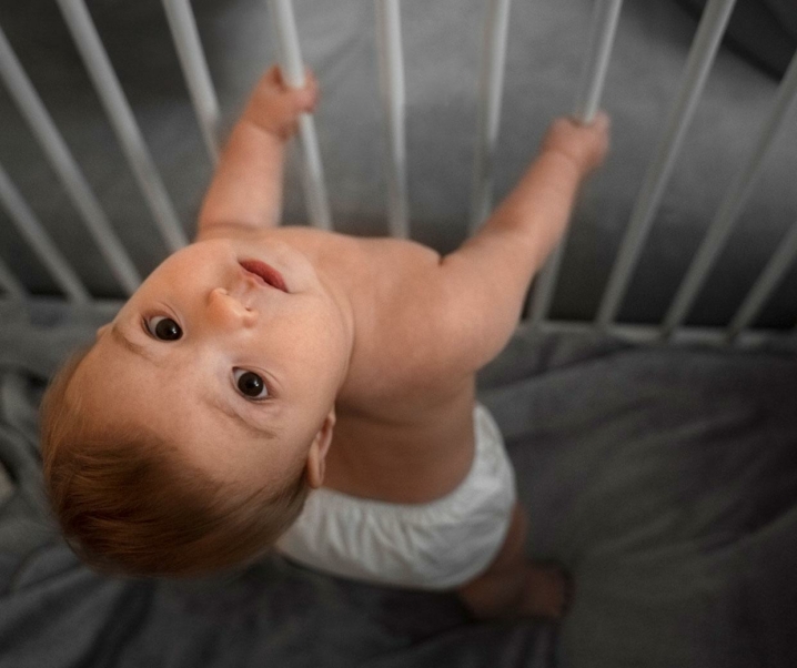 ¿Por qué mi bebé no duerme toda la noche?