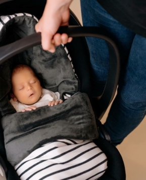 Mantén a tu Bebé Abrigado: Cómo Elegir el Saco de Capazo para invierno Ideal