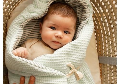 Cómo mantener calentito a tu recién nacido en el capazo