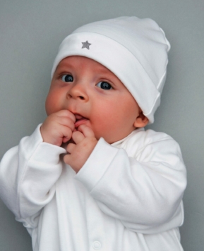 ¿Cómo vestir a tu bebé en invierno para paseos al aire libre?