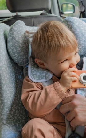 Viajar seguro en coche con tu bebé: guía completa y checklist esencial